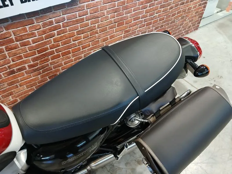 BONNEVILLE T100 900