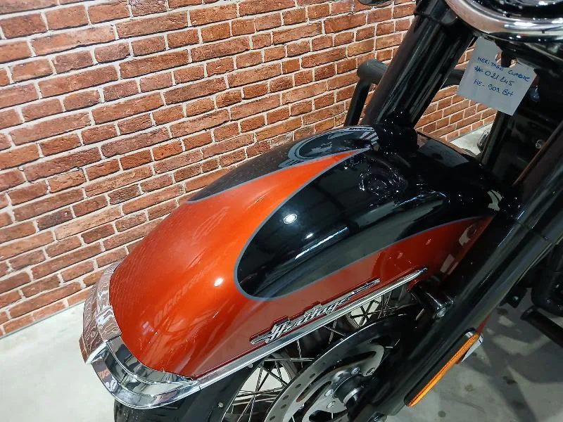 SOFTAIL HERITAGE 1923 CLASSIC
