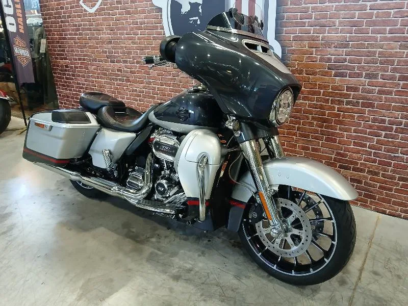 TOURING STREET GLIDE 1977 CVO 