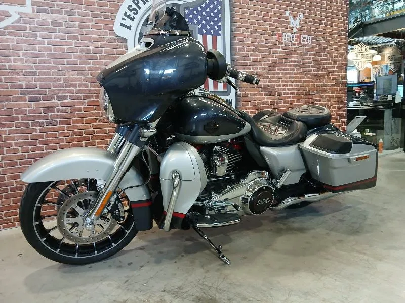 TOURING STREET GLIDE 1977 CVO 