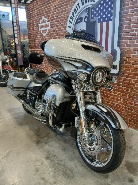 TOURING STREET GLIDE 1800 CVO
