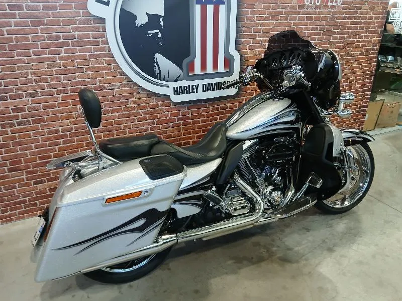 TOURING STREET GLIDE 1800 CVO