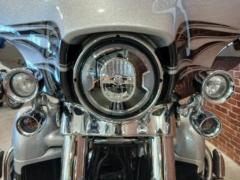 TOURING STREET GLIDE 1800 CVO