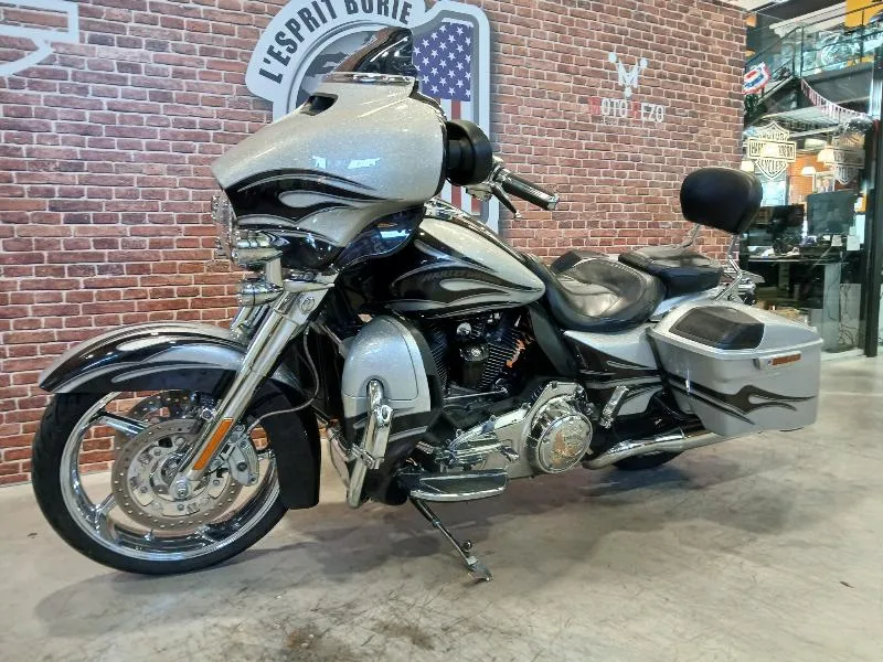 TOURING STREET GLIDE 1800 CVO