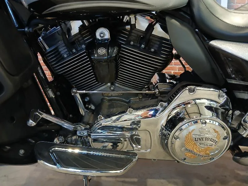 TOURING STREET GLIDE 1800 CVO