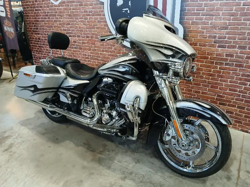TOURING STREET GLIDE 1800 CVO
