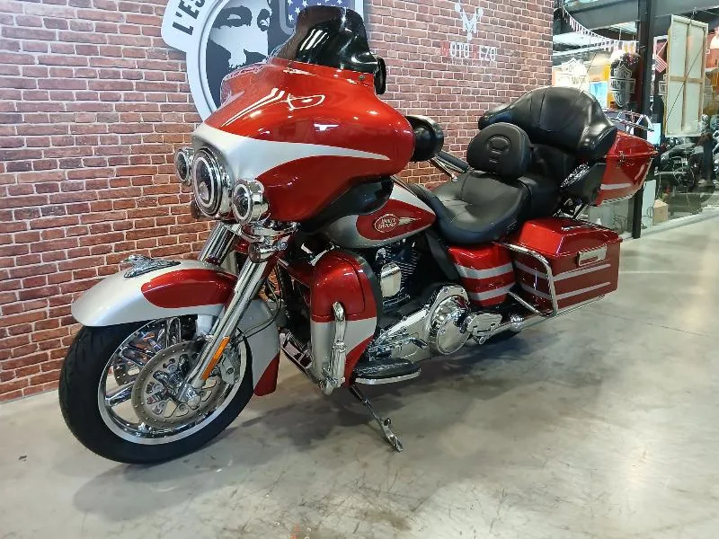 TOURING ELECTRA GLIDE 1800 ULTRA CVO