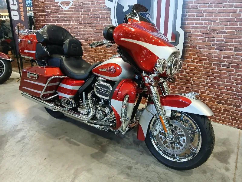 TOURING ELECTRA GLIDE 1800 ULTRA CVO