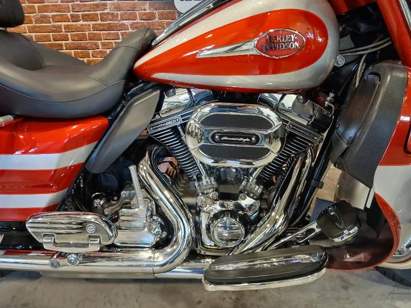 TOURING ELECTRA GLIDE 1800 ULTRA CVO