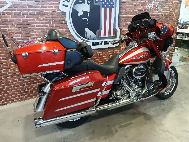 TOURING ELECTRA GLIDE 1800 ULTRA CVO