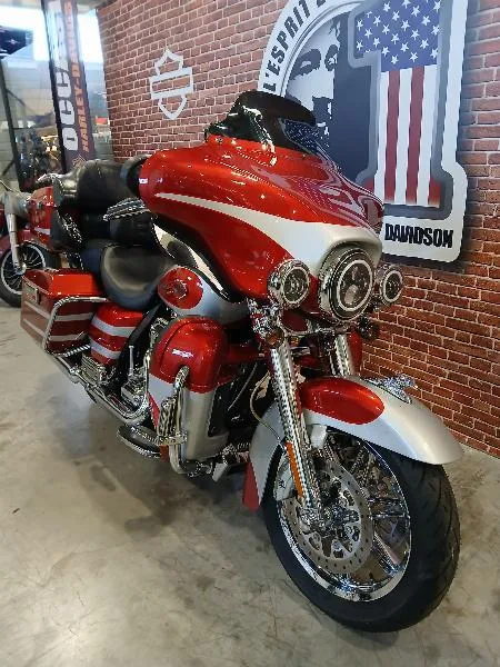 TOURING ELECTRA GLIDE 1800 ULTRA CVO