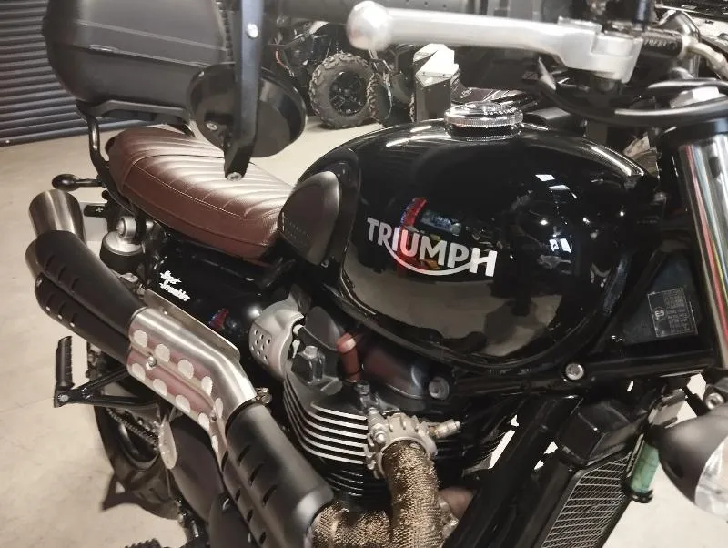 STREET SCRAMBLER  900