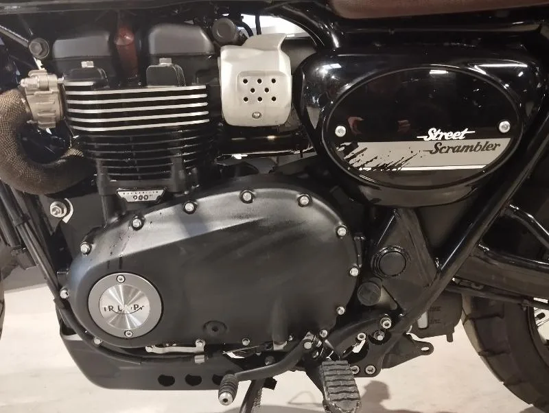 STREET SCRAMBLER  900