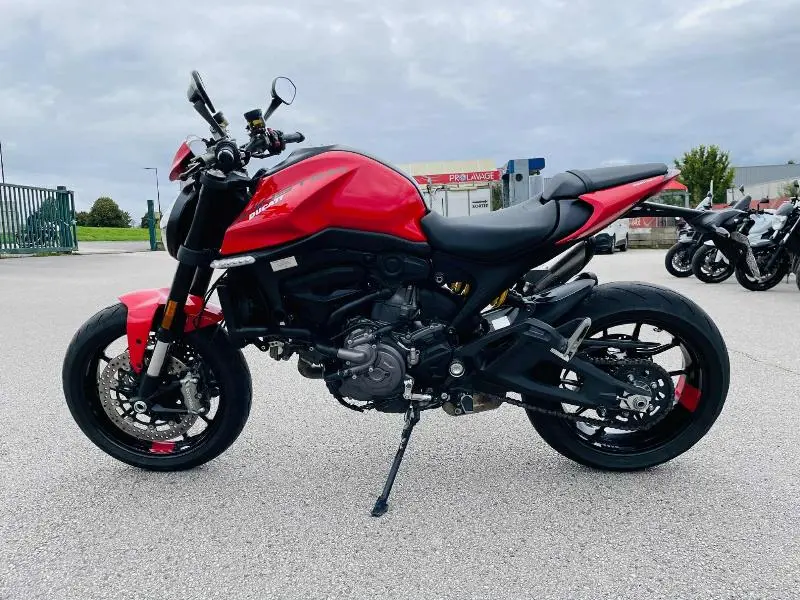 900 MONSTER
