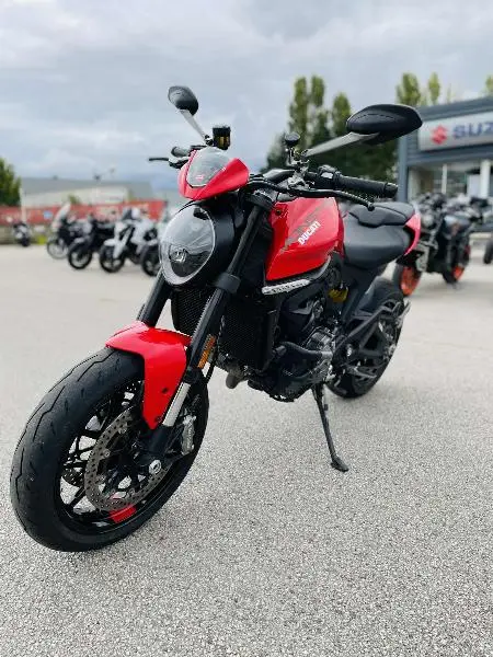 900 MONSTER