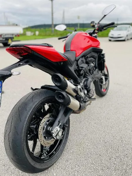 900 MONSTER