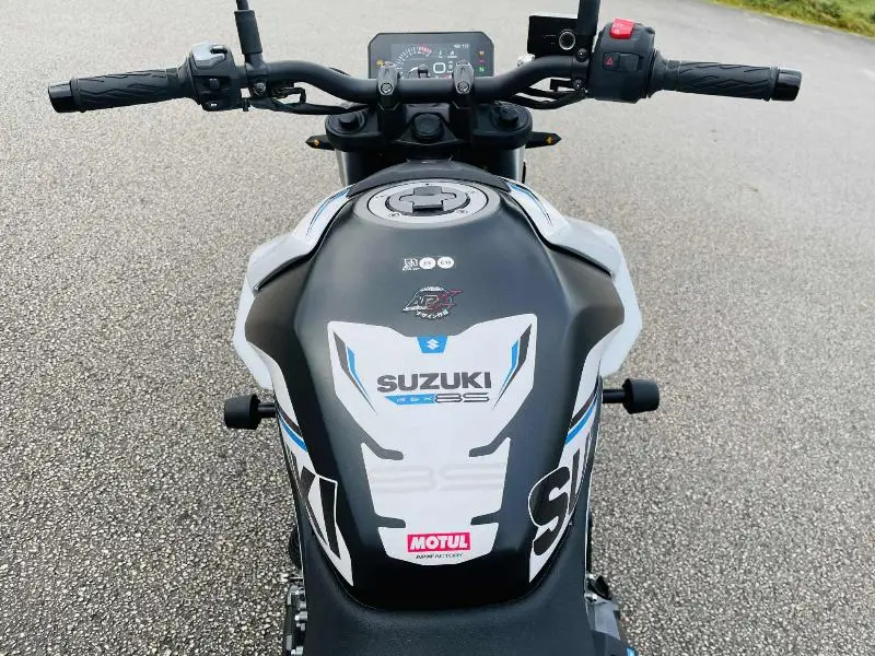 GSX8S