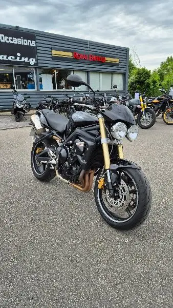 STREET TRIPLE 675 2009