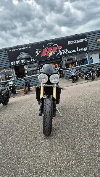 STREET TRIPLE 675