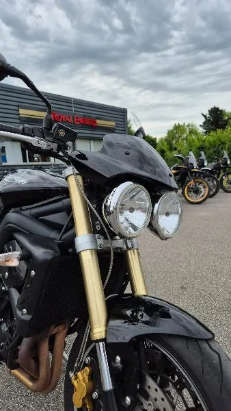 STREET TRIPLE 675
