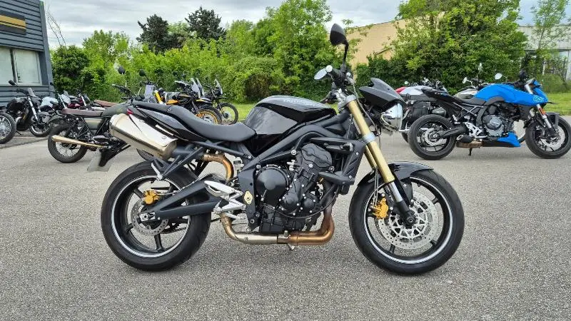 STREET TRIPLE 675
