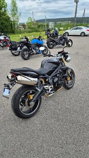 STREET TRIPLE 675