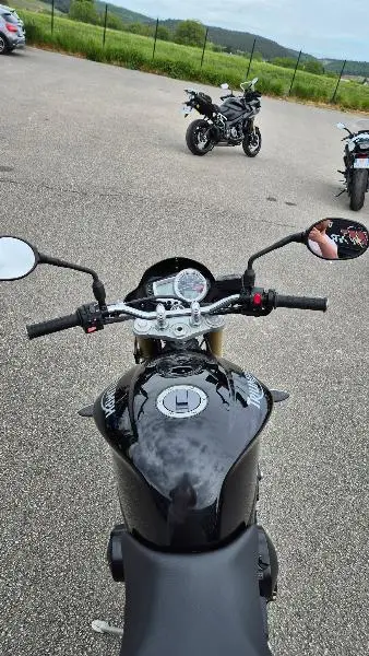 STREET TRIPLE 675