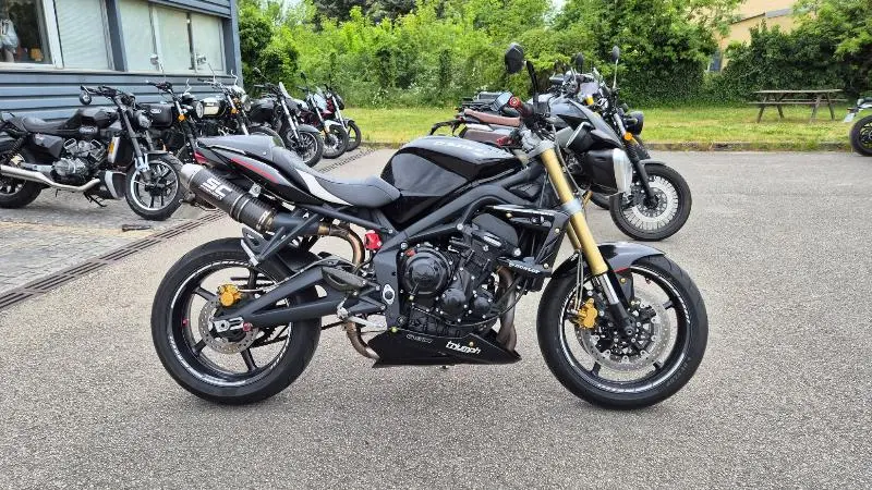 STREET TRIPLE 675
