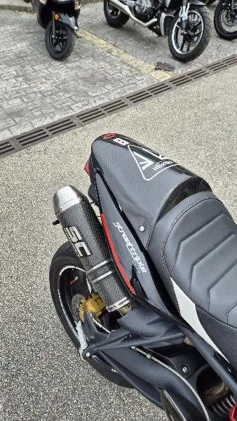 STREET TRIPLE 675