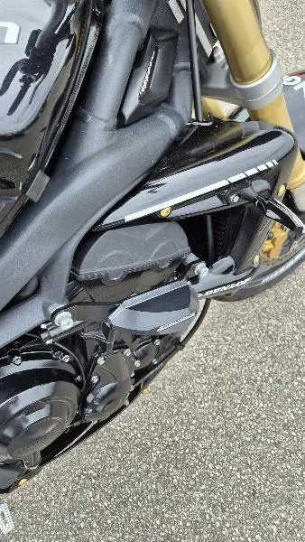 STREET TRIPLE 675