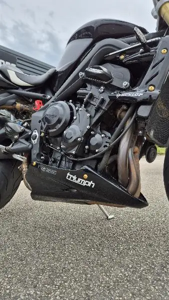 STREET TRIPLE 675