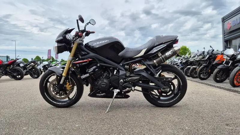 STREET TRIPLE 675