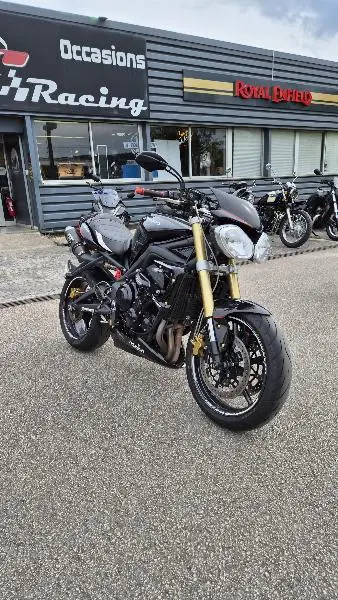 STREET TRIPLE 675
