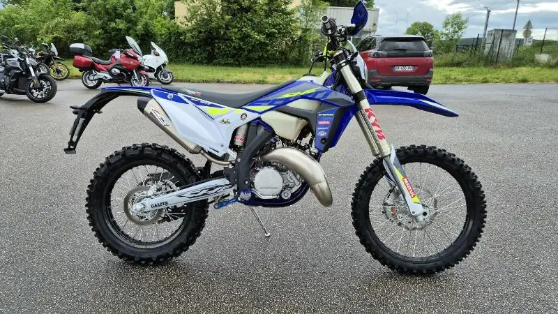 125 SE FACTORY