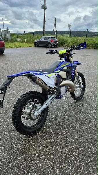 125 SE FACTORY