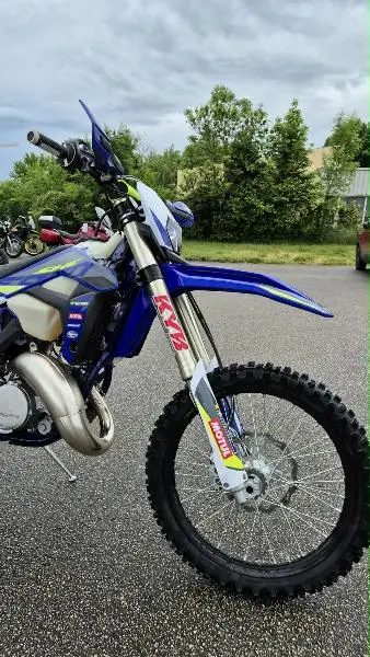 125 SE FACTORY