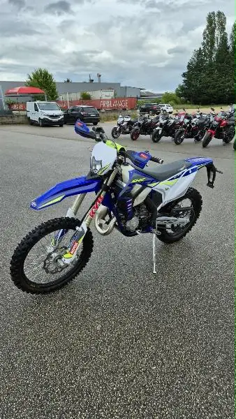 125 SE FACTORY