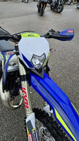 125 SE FACTORY