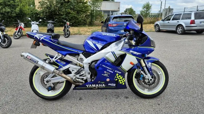 YZF 1000 R1