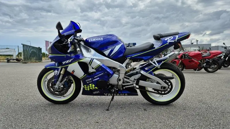 YZF 1000 R1