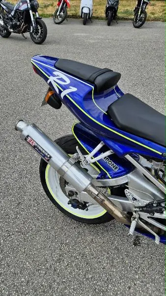 YZF 1000 R1