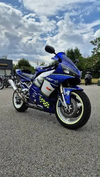YZF 1000 R1