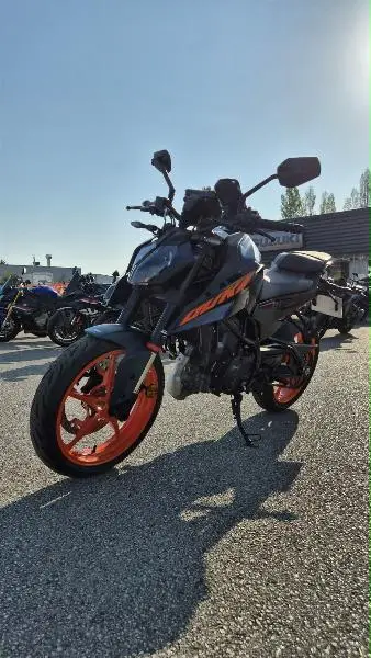 125 DUKE
