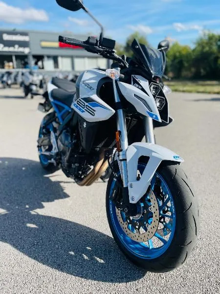 GSX8S