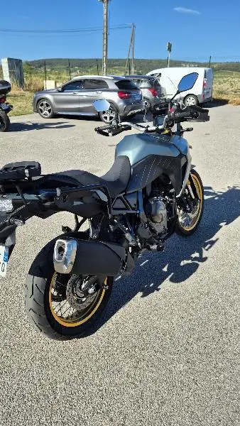 DL VSTROM 800DE
