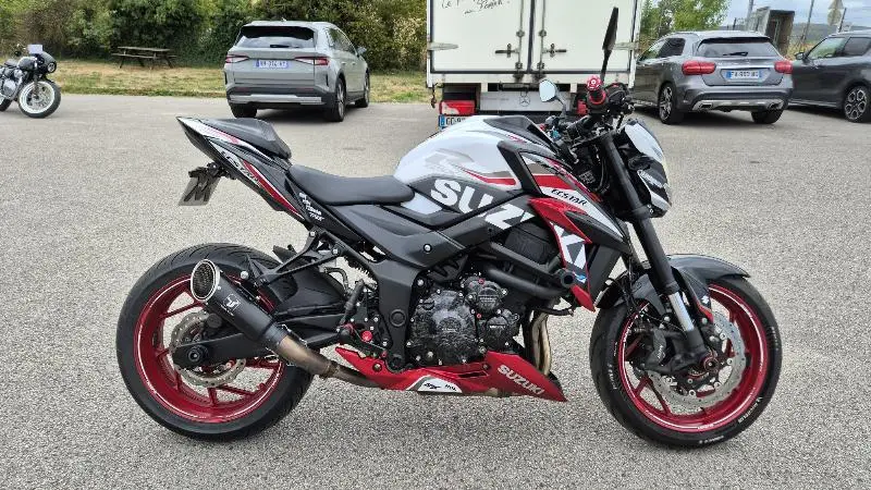 GSXS 750