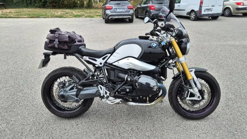 R NineT