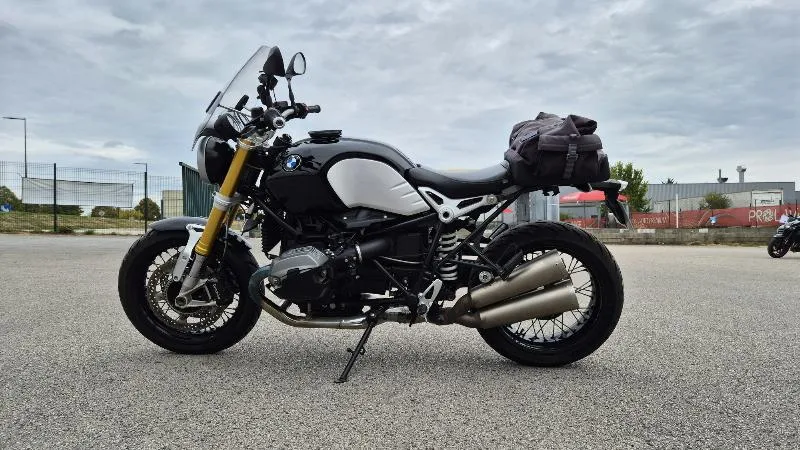 R NineT