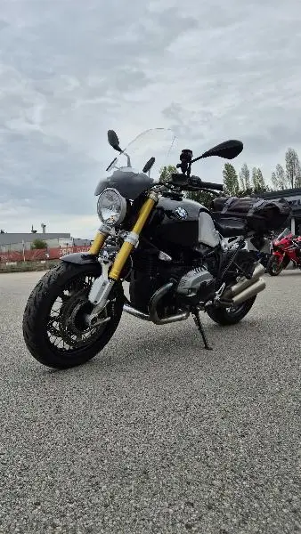 R NineT