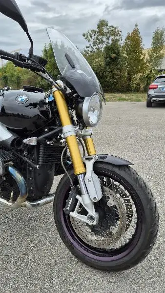 R NineT